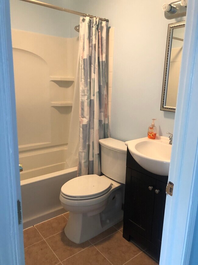 Foto del edificio - 4 Bedrooms 2&1/2 Bathrooms