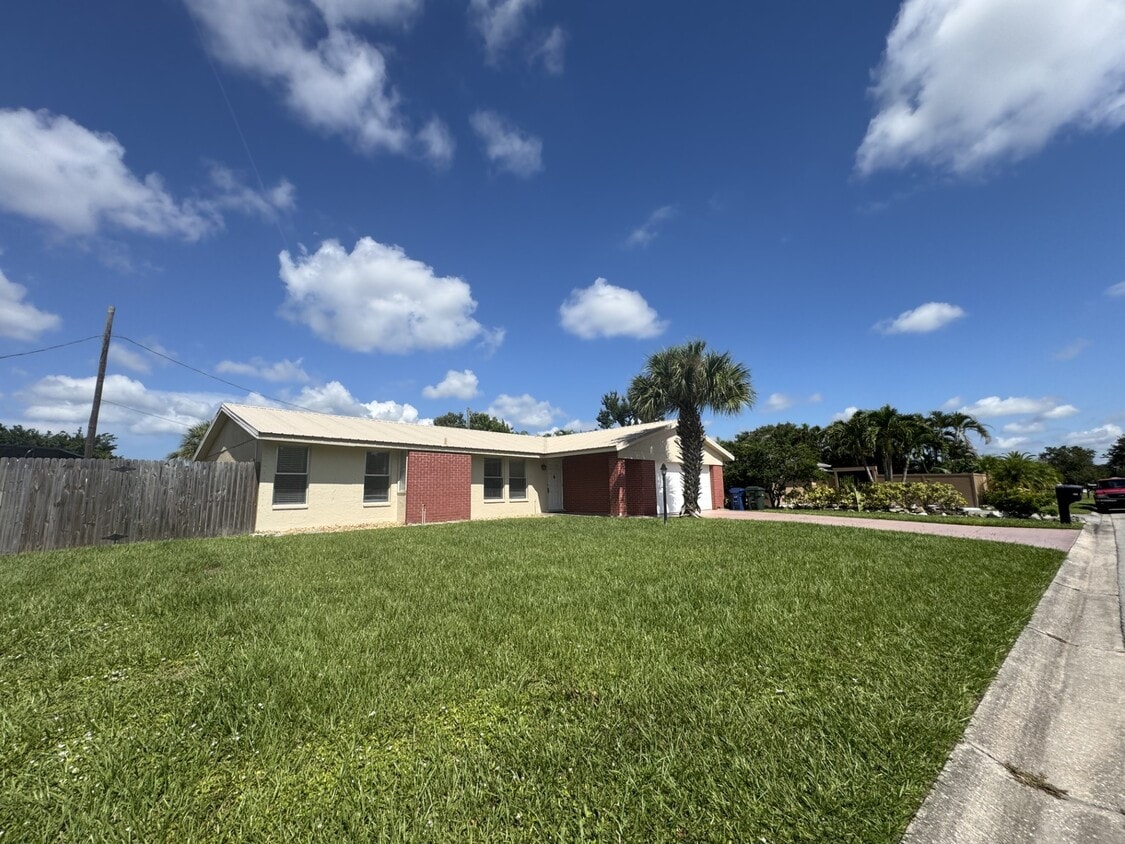 Primary Photo - 129 Algiers Dr