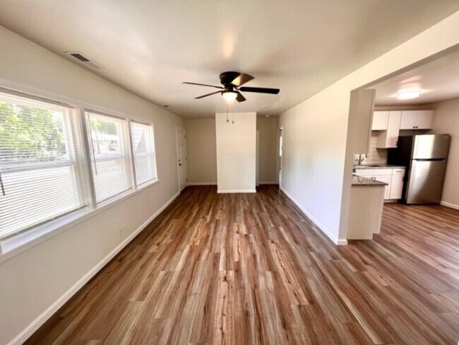 Foto del edificio - 5746 S Rockford Ave