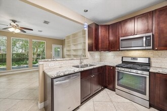 Building Photo - 9 E Willowood Ct