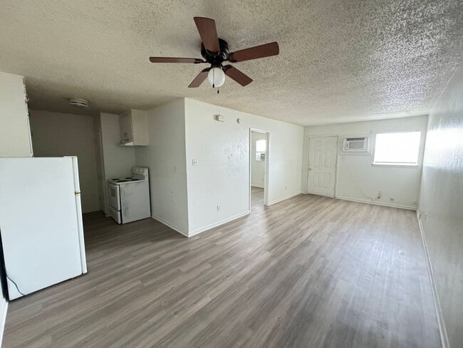 Building Photo - 503 Sunset Ln