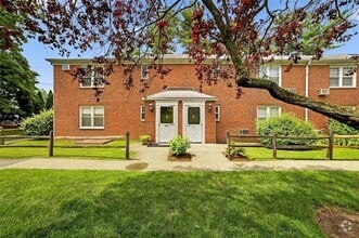Building Photo - 100 Cedar St