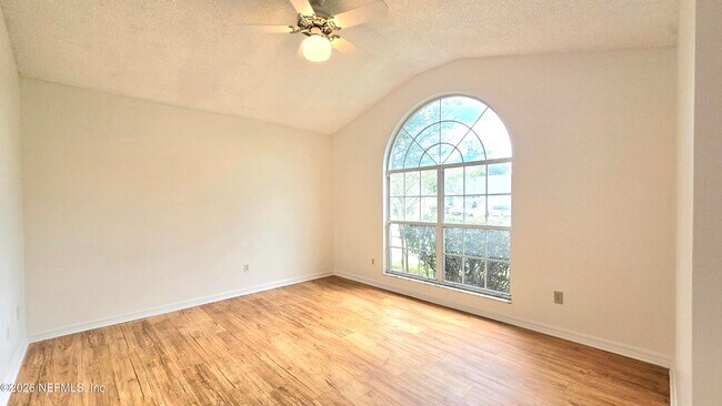 Foto del edificio - 8636 Charlesgate Cir N