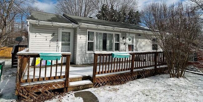 Building Photo - Beautiful Home Located in Blacksburg