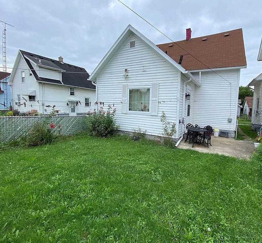Primary Photo - 3 Bedroom 1 Bath Located in East Toledo