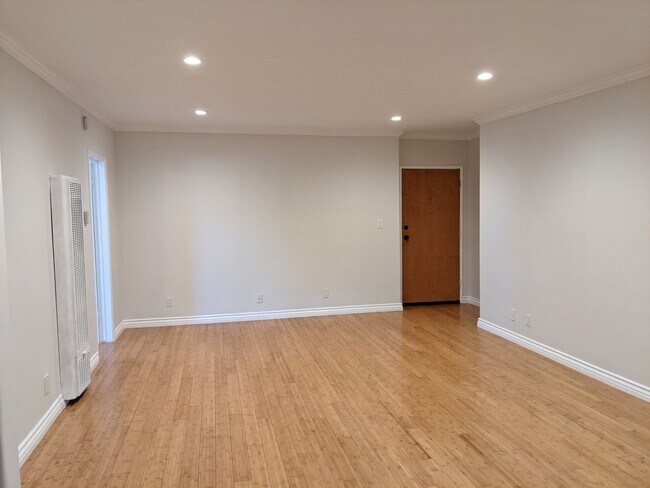 Building Photo - 10876 Palms Blvd