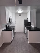 Building Photo - Vista Real Apartments