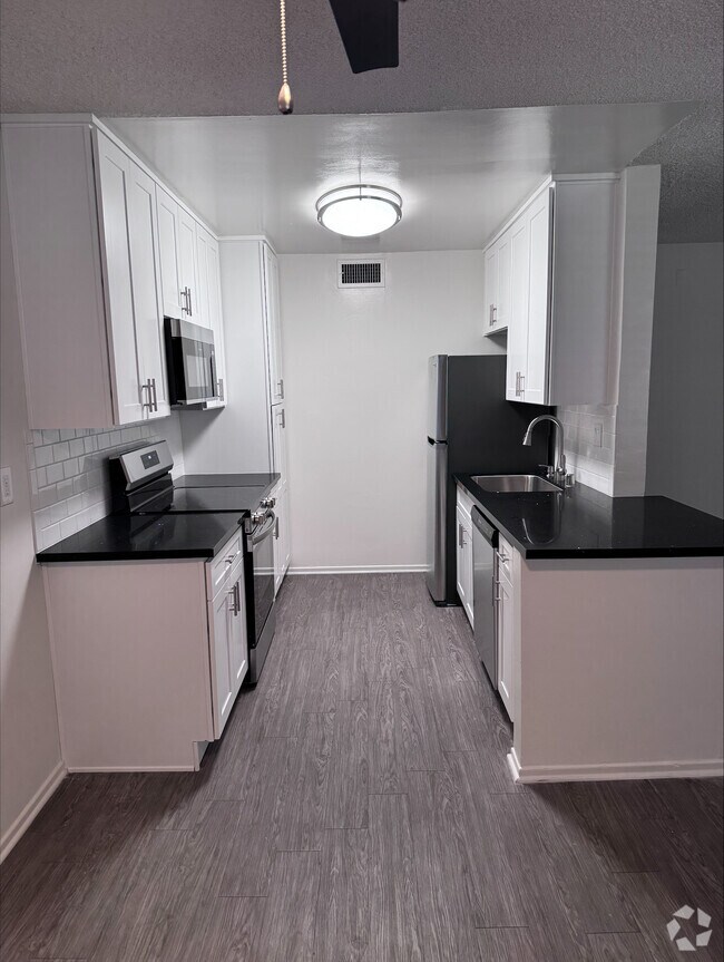 Building Photo - Vista Real Apartments