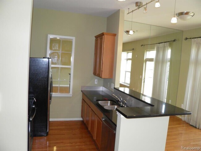 Building Photo - 39775 Rockcrest Cir