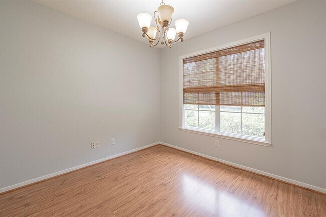 Building Photo - 203 W Sundance Cir