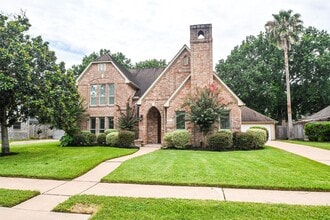 Building Photo - 811 Sugar Plum Cir