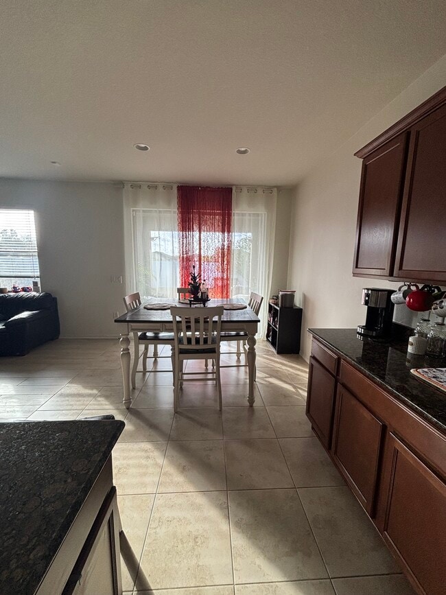 Foto del edificio - 687 Petal Mist Ln