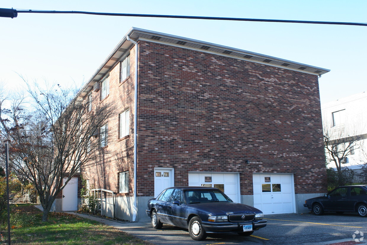 Building Photo - 230 Perkins Ave