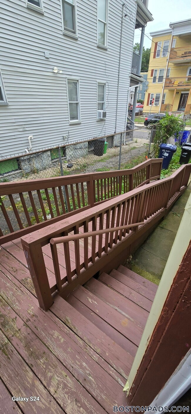 Building Photo - 125 Capen St