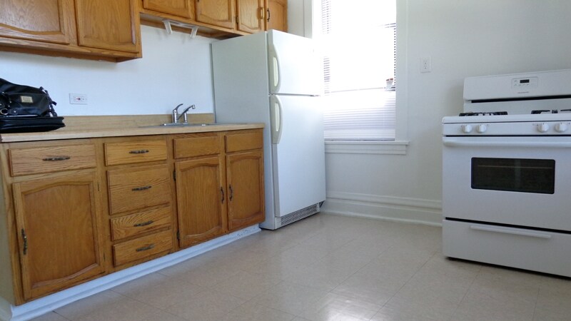Interior Photo - 7134 N Wolcott Ave
