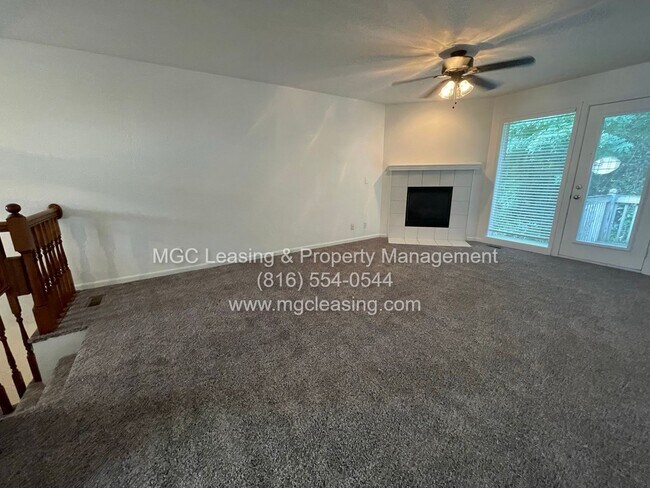 Foto del edificio - 5817-5819 NE 42nd St