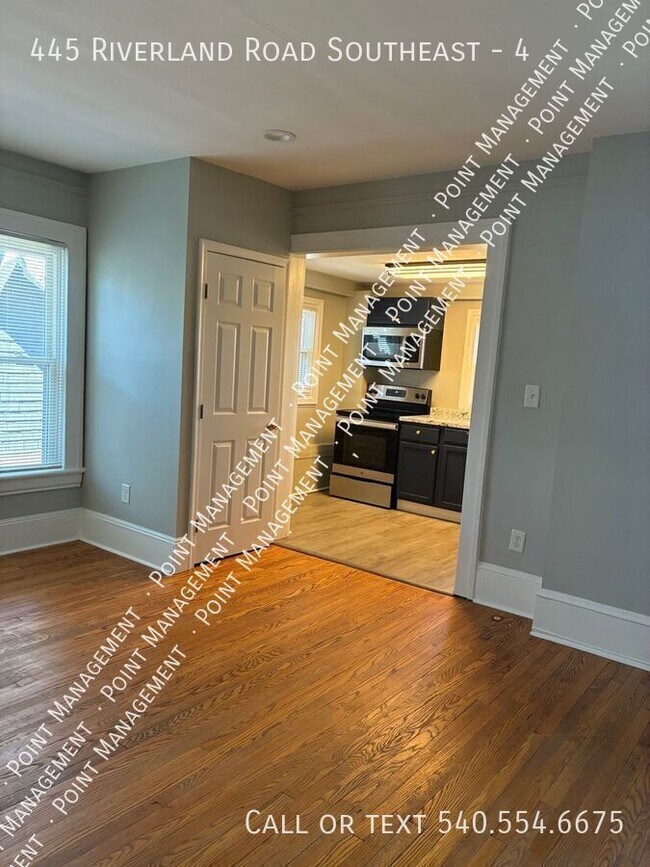 Foto del edificio - 445 Riverland Rd SE
