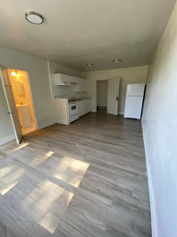 Building Photo - 709 Carothers Ave