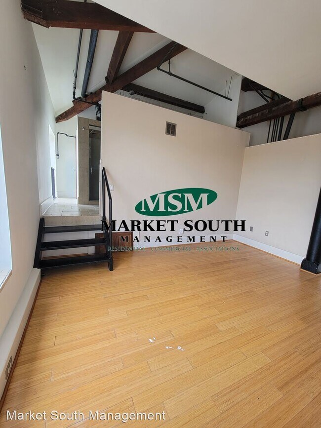 Building Photo - 2 br, 2 bath House - 301 W. Broughton Stre...