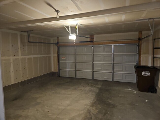 Building Photo - 502 Herbert Ave 4BR/2.5BA (Lockland)