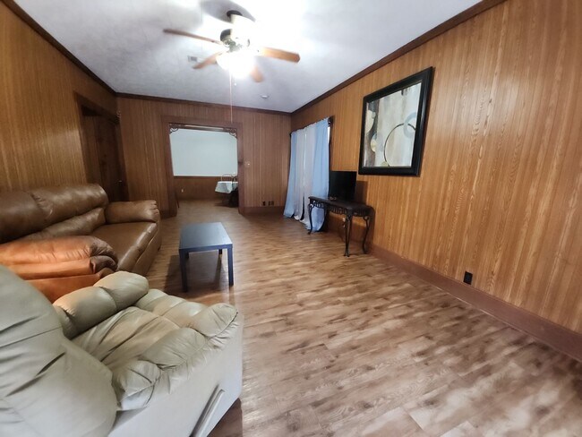 Foto del edificio - 4214 Ferndale Dr