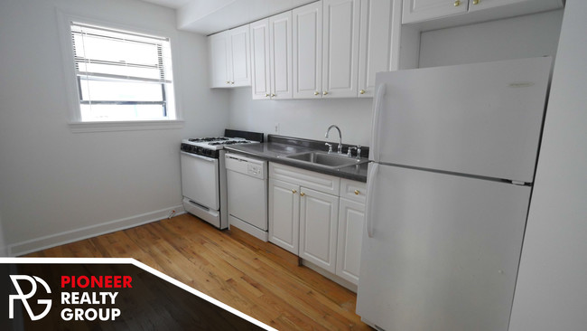 Foto del edificio - 813 W Waveland Ave