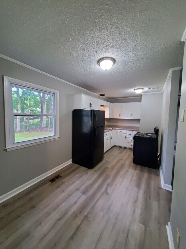 Building Photo - Rental Homes Available For Rent in Charlot...