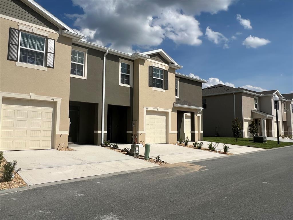 Primary Photo - 1061 Blue Jay Dr