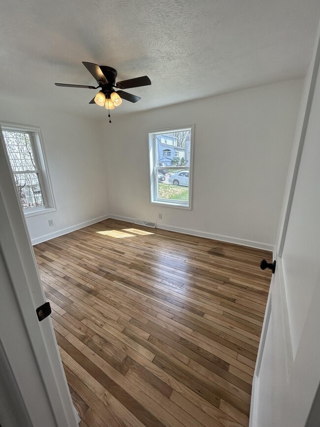 Building Photo - 2019 Oregon Ave