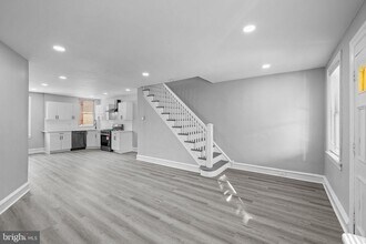 Building Photo - 5517 Ridgewood St