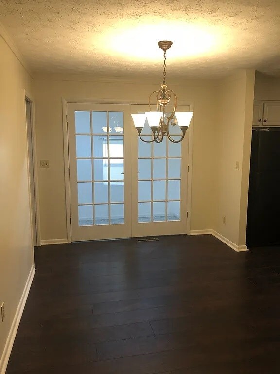 Building Photo - 1425 Fredericksburg Dr