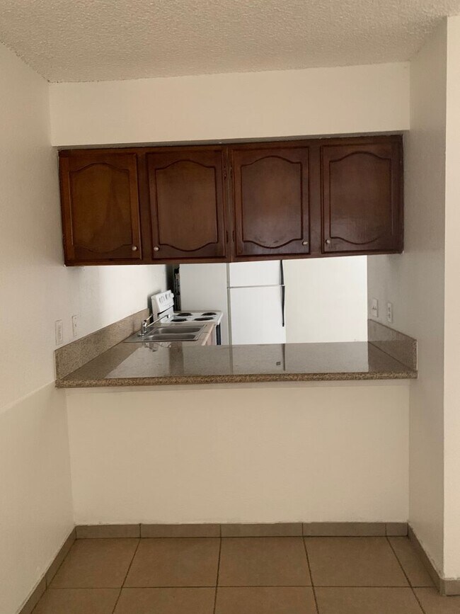 Foto del edificio - MUST SEE ONE BEDROOM TOWNHOME!