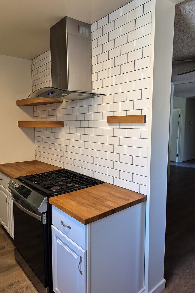 Encimeras paralelas de cocina tipo galera - 334 Calor Dr