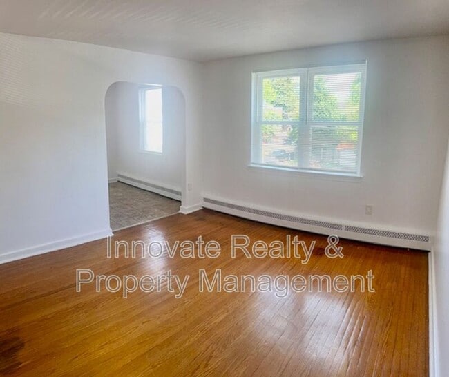 Building Photo - 400 Unruh Ave