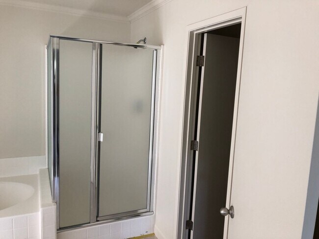 Foto del edificio - 3711 Compass Pointe Ave