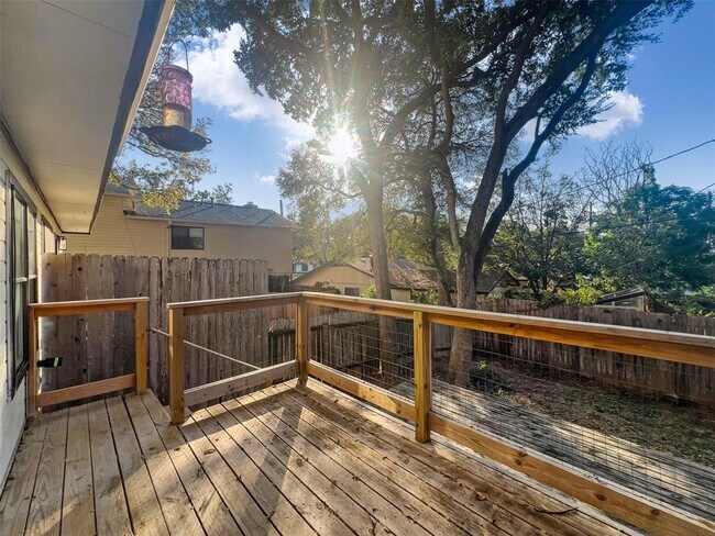Foto del edificio - 3506 Larchmont Cove