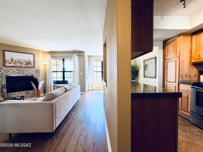 Foto del edificio - 6651 N Campbell Ave