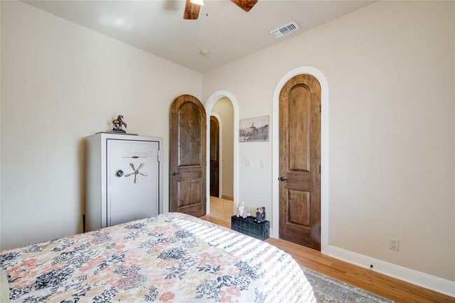Building Photo - 404 Bendito Way