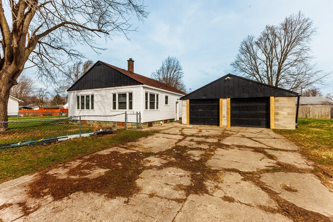 Building Photo - 3126 S Pershing Dr