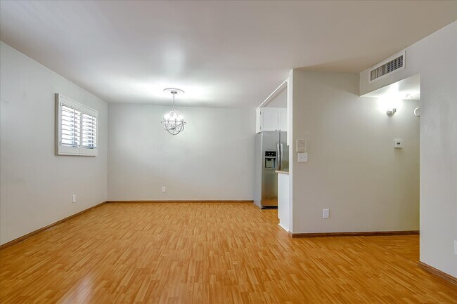 Foto del edificio - 4000 W Victory Blvd