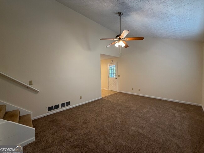 Building Photo - 734 Marthas Dr