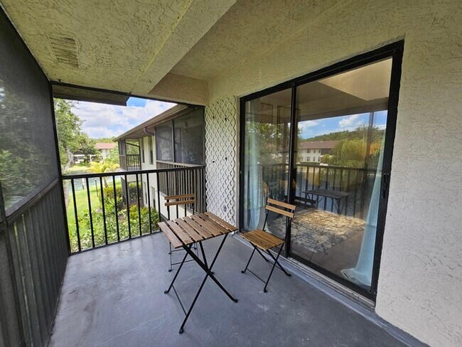Foto del edificio - 5361 Treetops Dr