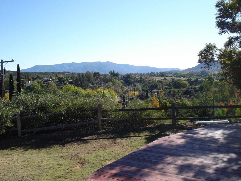 Foto del edificio - 3220 Reservoir Drive