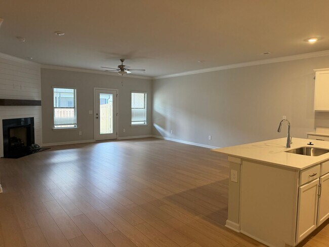 Foto del edificio - Brand New Home! One month free with 13 month lease!