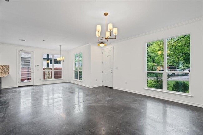 Foto del edificio - 2947 Moss St