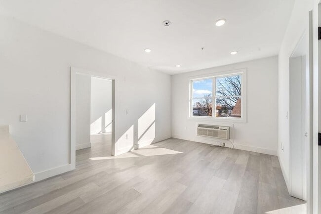 Building Photo - 43-45 W 32nd ST Unit 305