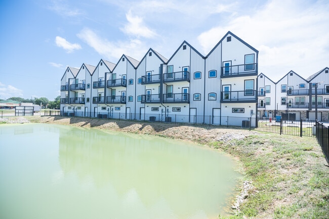 Building Photo - Greenville Townhomes