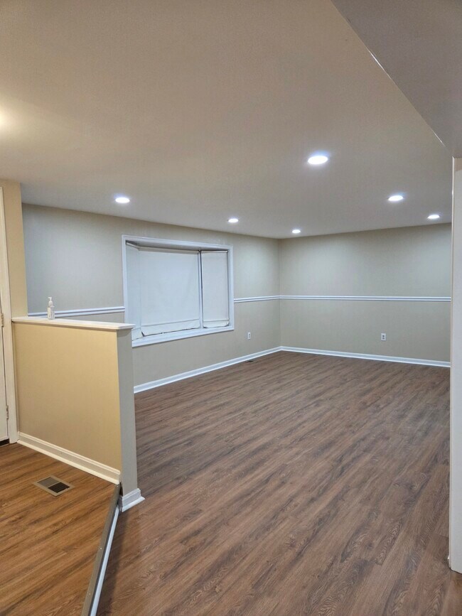 Foto del edificio - 4239 Glenn Dale Rd