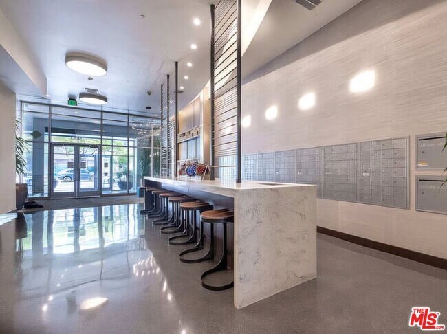 Foto del edificio - 3810 Wilshire Blvd