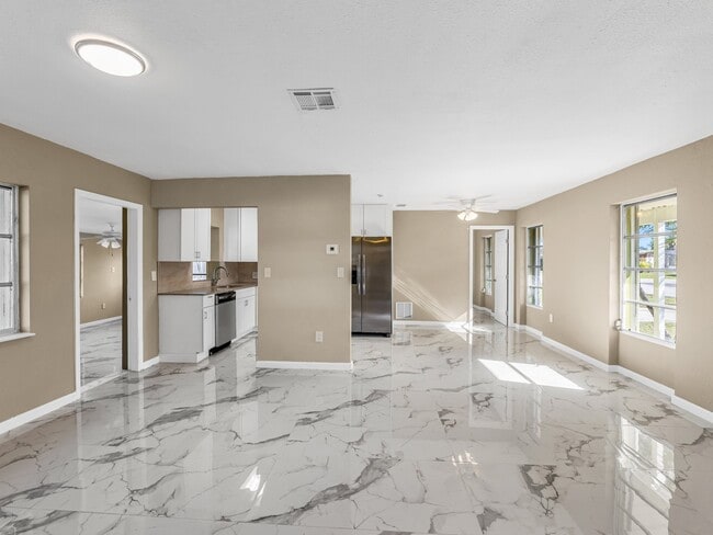 Foto del edificio - 640 Dalton Blvd
